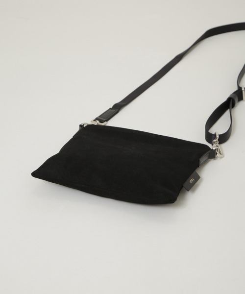 ITTI（イッチ）の「ITTI/別注 MARY SACOCHE / suede（ショルダーバッグ・メンズ・ブラウン/ブラック・FREE）」の4枚目の写真