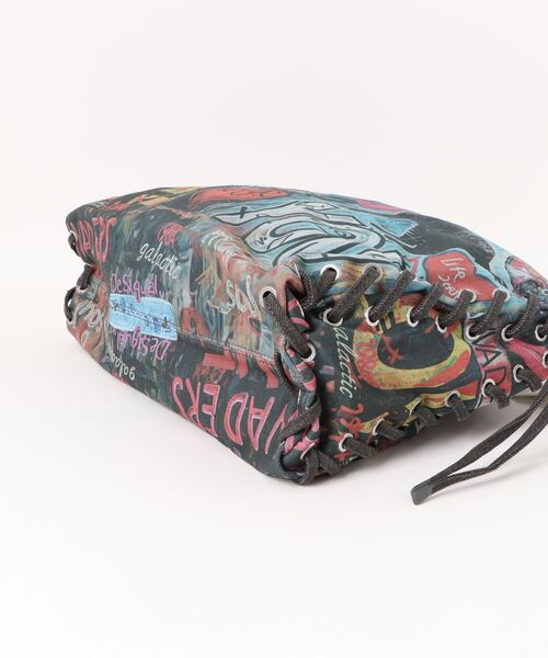 Desigual（デシグアル）の「グラフィティプリントショルダーバッグ（ショルダーバッグ・レディース・マルチ・FREE）」の2枚目の写真