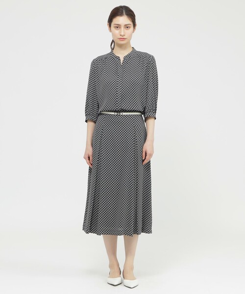 Paul Stuart(ポールスチュアート)の「【WEB・一部店舗限定/ウォッシャブル】トライアングルプリント スカート(スカート・レディース・グレー・6)」の4枚目の写真