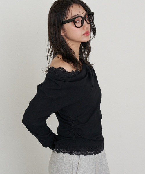 RAY CASSIN（レイカズン）の「ワンショルレースロンTシャツ（Tシャツ/カットソー・レディース・アイボリー/ブラック/グレー・FREE）」の4枚目の写真