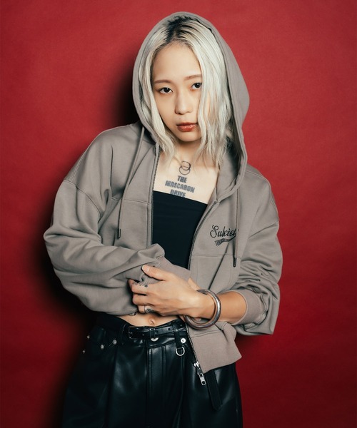 Subciety(サブサエティ)の「Rhinestone zip hoodie【WOMENS】(ベスト・レディース・ブラック/チャコールグレー/グレー・FREE)」の3枚目の写真