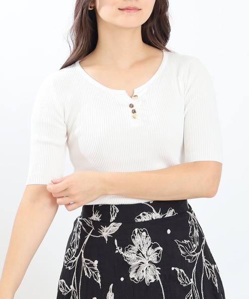 TRUDEA(トルディア)の「ヘンリーネックリブ半袖ニット(ニット/セーター・レディース・ネイビー/ホワイト/チャコールグレー/レッド・MEDIUM/LARGE)」の22枚目の写真