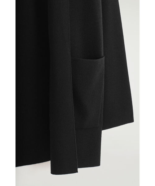 COS(コス)の「ドレープカラー メリノウールカーディガン(カーディガン/ボレロ・レディース・ブラック・M/S/XS/L)」の7枚目の写真