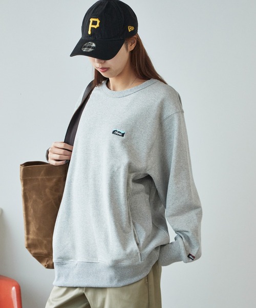 NANGA（ナンガ）の「NANGA/ナンガ ECO HYBRID MINI BOX LOGO EMBROIDERY SWEATSHIRT スウェット（スウェット・メンズ・ベージュ/オレンジ/グレー/ブラック・S/M/L/XL）」の3枚目の写真
