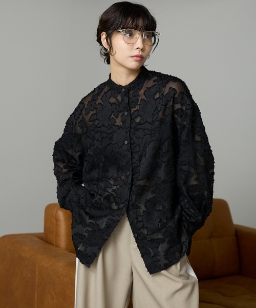 SOTT（ソット）の「Cut Jacquard Sheer Shirt / カットジャガードシアーシャツ（シャツ/ブラウス・レディース・アイボリー/ブラック・FREE）」の2枚目の写真