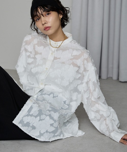 SOTT（ソット）の「Cut Jacquard Sheer Shirt / カットジャガードシアーシャツ（シャツ/ブラウス・レディース・アイボリー/ブラック・FREE）」の3枚目の写真
