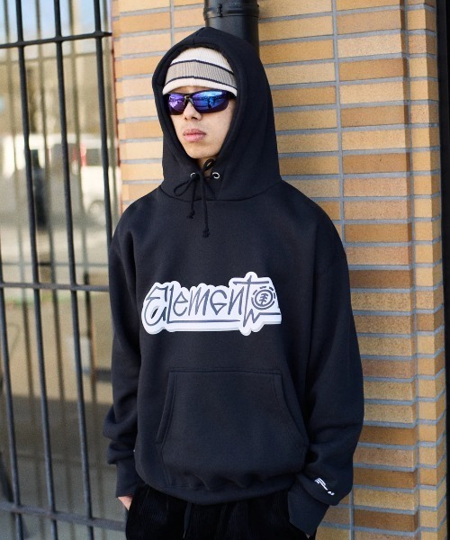 ELEMENT（エレメント）の「ELEMENT メンズ TAG2 HOOD パーカー 【2025年秋冬モデル】/エレメント裏起毛フロントロゴプリントプルオーバーパーカー・フーディー（パーカー・メンズ・ブラック系その他/ブラック/ホワイト系その他・X-LARGE/LARGE/MEDIUM）」の2枚目の写真