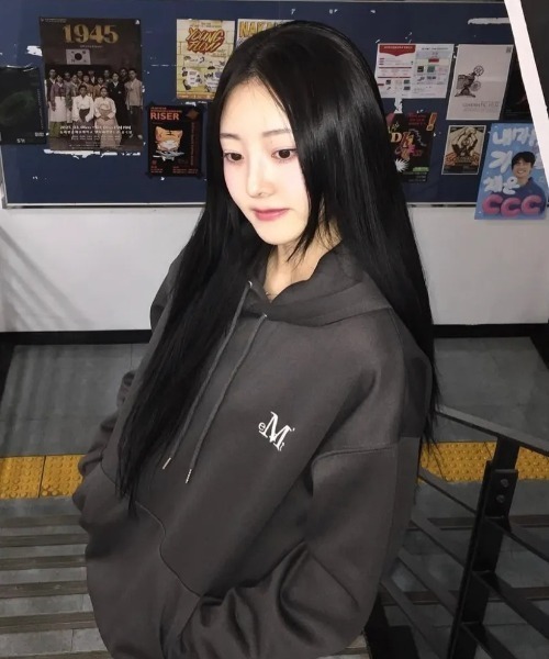 MUCENT(ムセント)の「【日本未発売/WEB限定】MUCENT(ムセント)/ロゴ刺繍 ベーシック フーディ パーカー/SIGNATURE BASIC LOGO HOOD T(パーカー・レディース・モカ/バーガンディー/ブラック/グレー/チャコールグレー/ブラック系その他・FREE)」の3枚目の写真