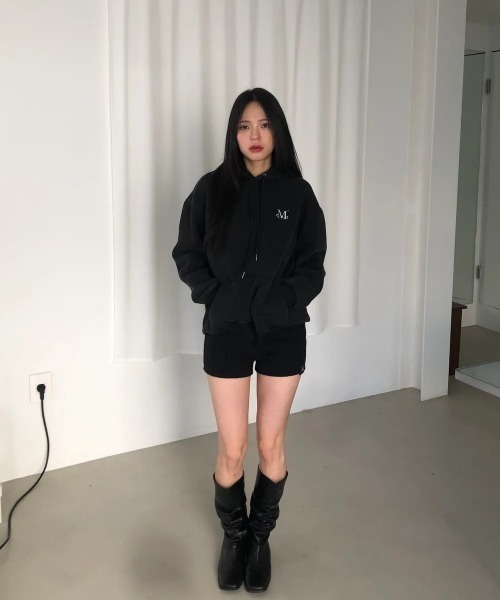 MUCENT(ムセント)の「【日本未発売/WEB限定】MUCENT(ムセント)/ロゴ刺繍 ベーシック フーディ パーカー/SIGNATURE BASIC LOGO HOOD T(パーカー・レディース・モカ/バーガンディー/ブラック/グレー/チャコールグレー/ブラック系その他・FREE)」の8枚目の写真