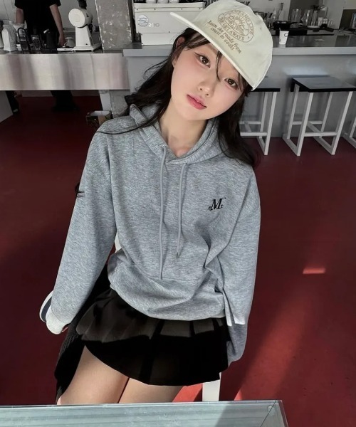 MUCENT(ムセント)の「【日本未発売/WEB限定】MUCENT(ムセント)/ロゴ刺繍 ベーシック フーディ パーカー/SIGNATURE BASIC LOGO HOOD T(パーカー・レディース・モカ/バーガンディー/ブラック/グレー/チャコールグレー/ブラック系その他・FREE)」の19枚目の写真