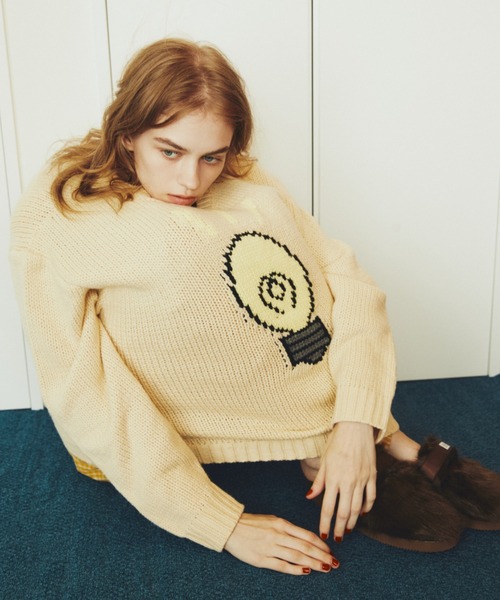 MERLOT（メルロー）の「ローゲージオーバーサイズモチーフニット（ニット/セーター・レディース・ブラウン/ベージュ/ネイビー・FREE）」の5枚目の写真