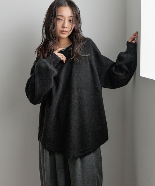 LOWRYS FARM（ローリーズファーム）の「シャツテイルニットプルオーバー  601945（ニット/セーター・レディース・ブラック/ベージュ/ブルー・FREE）」の2枚目の写真