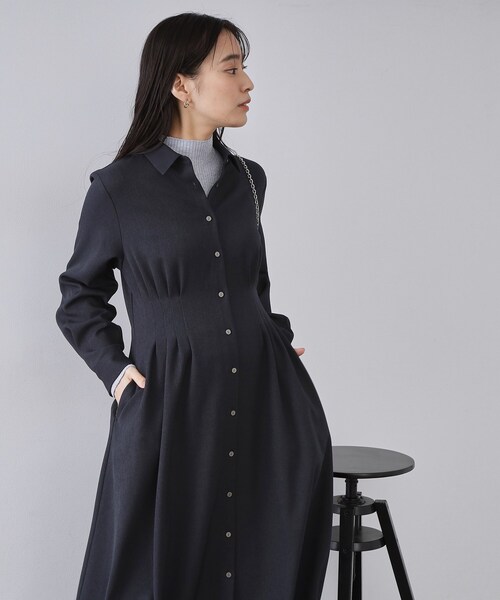 OPAQUE.CLIP（オペークドットクリップ）の「ウエストタックフィット＆フレアワンピース【洗濯機OK】（ワンピース・レディース・オフホワイト/ネイビー・38/40/42）」の4枚目の写真