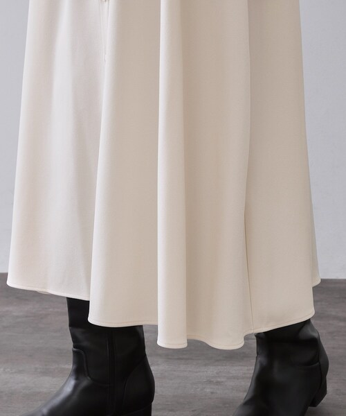 OPAQUE.CLIP（オペークドットクリップ）の「ウエストタックフィット＆フレアワンピース【洗濯機OK】（ワンピース・レディース・オフホワイト/ネイビー・38/40/42）」の18枚目の写真