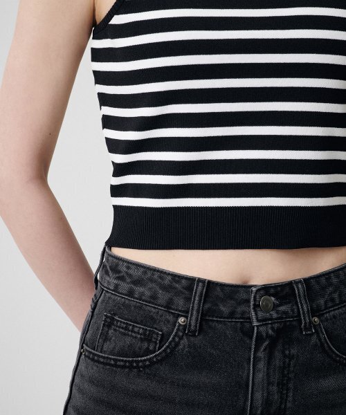 MUSINSA STANDARD WOMAN（ムシンサスタンダードウーマン）の「ウィメンズストライプクロップニットスリーブレストップ[ブラック/アイボリー]（Tシャツ/カットソー・レディース・その他・SMALL/MEDIUM/LARGE）」の4枚目の写真