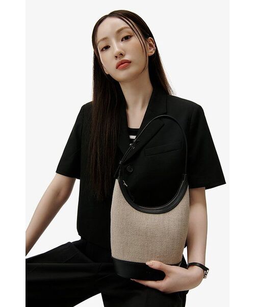 MUSINSA STANDARD WOMAN（ムシンサスタンダードウーマン）の「ウィメンズストライプクロップニットスリーブレストップ[ブラック/アイボリー]（Tシャツ/カットソー・レディース・その他・SMALL/MEDIUM/LARGE）」の5枚目の写真