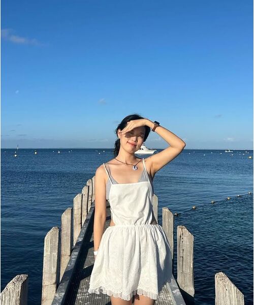 Rose Frill Oversized-Fit Hooded Zip-Up (Blue)（パーカー）｜SINOON