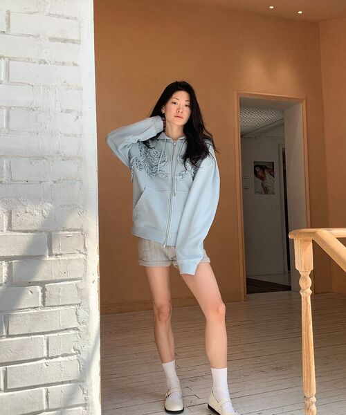 Rose Frill Oversized-Fit Hooded Zip-Up (Blue)（パーカー）｜SINOON