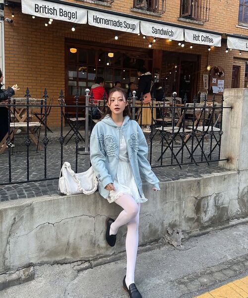 Rose Frill Oversized-Fit Hooded Zip-Up (Blue)（パーカー）｜SINOON