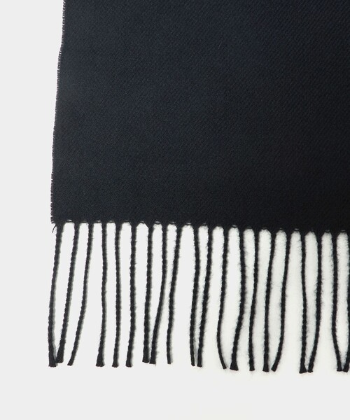 green label relaxing(グリーンレーベルリラクシング)の「GLR ソリッド 60 ラージ マフラー(マフラー・メンズ・ベージュ/ダークグレー/ブラック/ダークブラウン/ネイビー・FREE)」の7枚目の写真