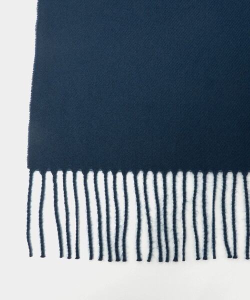 green label relaxing(グリーンレーベルリラクシング)の「GLR ソリッド 60 ラージ マフラー(マフラー・メンズ・ベージュ/ダークグレー/ブラック/ダークブラウン/ネイビー・FREE)」の18枚目の写真