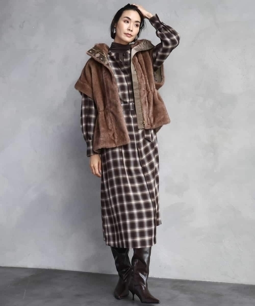 MICHEL KLEIN（ミッシェル・クラン）の「バンドカラーチェックシャツワンピース（ワンピース・レディース・ブラウン・38）」の11枚目の写真