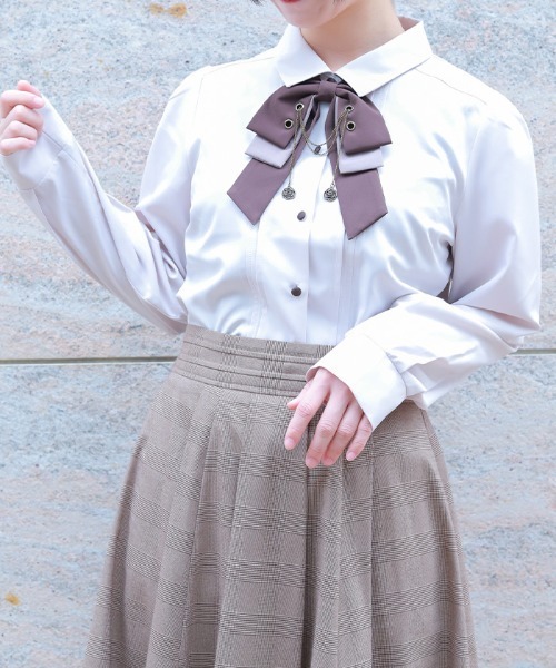 axes femme(アクシーズファム)の「チェーン×リボン付ブラウス(シャツ/ブラウス・レディース・ホワイト/ベージュ/ブラック・MEDIUM)」の3枚目の写真