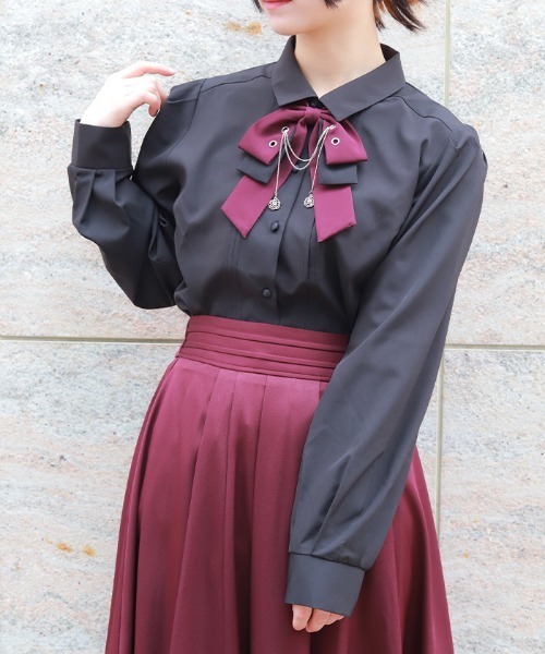 axes femme(アクシーズファム)の「チェーン×リボン付ブラウス(シャツ/ブラウス・レディース・ホワイト/ベージュ/ブラック・MEDIUM)」の1枚目の写真
