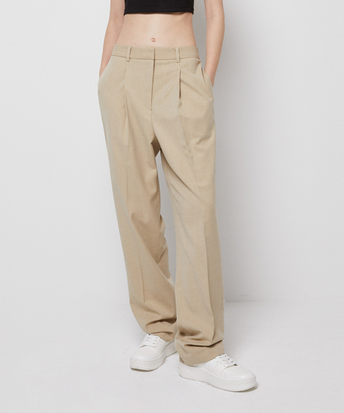 LADY VOLUME(レディーボリューム)の「TAPERED ONE TUCK SLACKS_LIGHT BEIGE(スラックス・レディース・その他・MEDIUM/SMALL)」の2枚目の写真