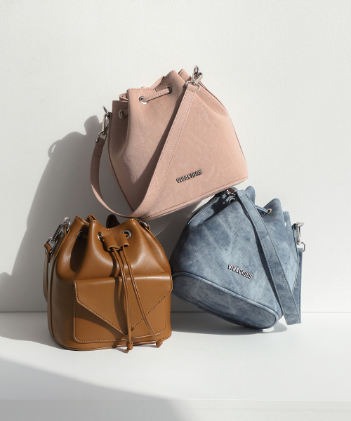 Vivacious（ビバシャス）の「Gwyneth Bucket Bag - 7COL（トートバッグ・レディース・アイボリー/グレイッシュブルー/クリアブラック/ブラックミックス/ブラウン/ピンク/ブラック・FREE）」の8枚目の写真