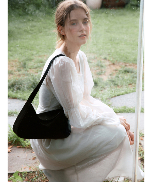 LENINA（レニーナ）の「ILIANA suede shoulder bag_BLACK（ショルダーバッグ・レディース・ブラック・FREE）」の2枚目の写真