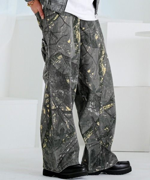 LUXSTYLE(ラグスタイル)の「総柄ワイドペインターデニムパンツ(カーゴパンツ・メンズ・レオパード/リアルツリーカモ/カモフラージュ・M/L)」の1枚目の写真