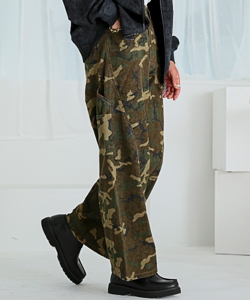LUXSTYLE(ラグスタイル)の「総柄ワイドペインターデニムパンツ(カーゴパンツ・メンズ・レオパード/リアルツリーカモ/カモフラージュ・M/L)」の2枚目の写真