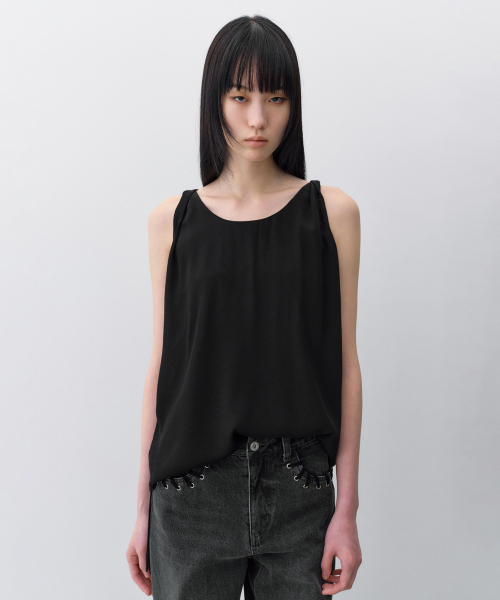 INSILENCE WOMEN(インサイレンスウーマン)の「ドミュア スリーブレストップ ブラック(Tシャツ/カットソー・レディース・その他・SMALL/MEDIUM)」の1枚目の写真