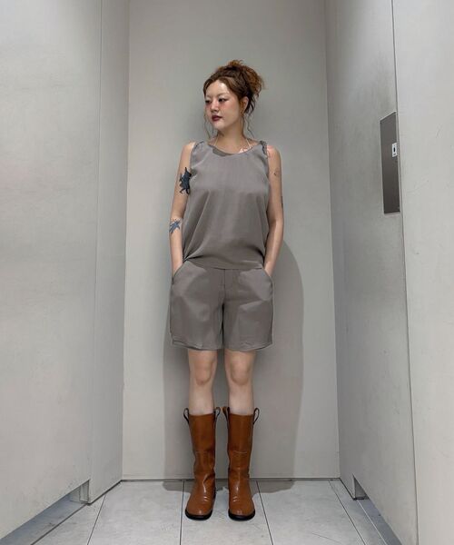 INSILENCE WOMEN(インサイレンスウーマン)の「ドミュア スリーブレストップ ブラック(Tシャツ/カットソー・レディース・その他・SMALL/MEDIUM)」の2枚目の写真