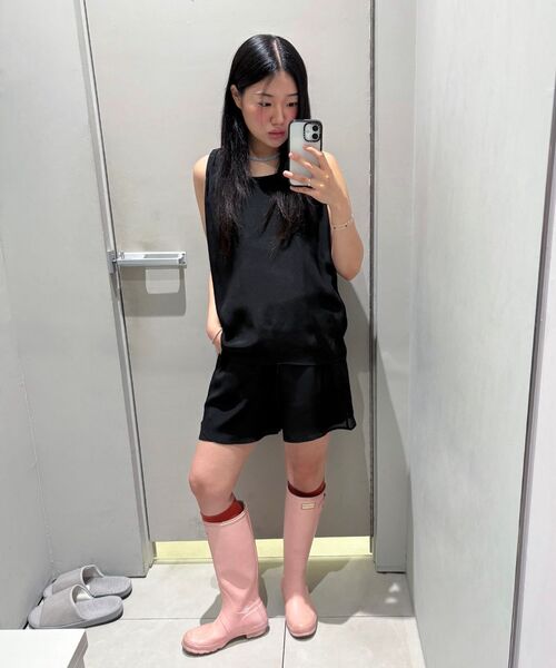 INSILENCE WOMEN(インサイレンスウーマン)の「ドミュア スリーブレストップ ブラック(Tシャツ/カットソー・レディース・その他・SMALL/MEDIUM)」の4枚目の写真