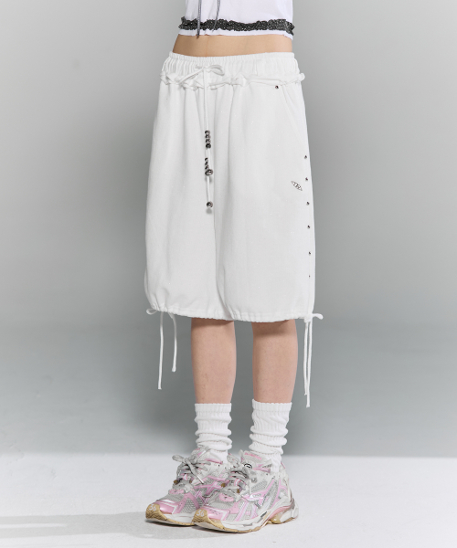 CHERRYQUIRI(チェリーキュリー)の「stud twinkle jogger bermuda pt - white(スウェットパンツ・レディース・その他・FREE)」の5枚目の写真