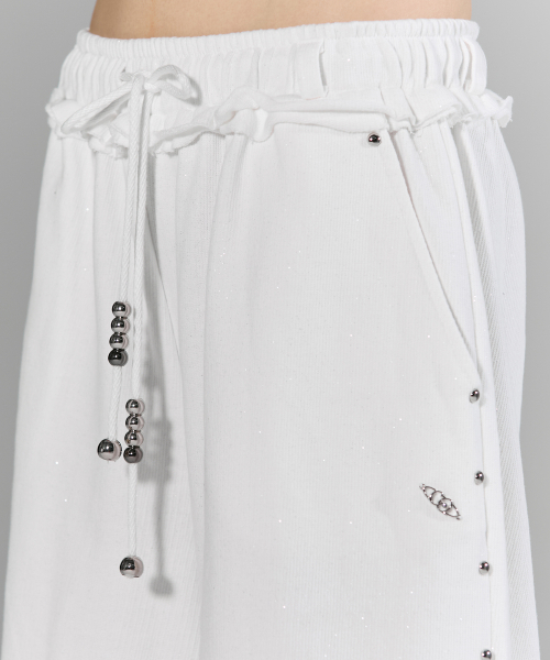 CHERRYQUIRI(チェリーキュリー)の「stud twinkle jogger bermuda pt - white(スウェットパンツ・レディース・その他・FREE)」の4枚目の写真