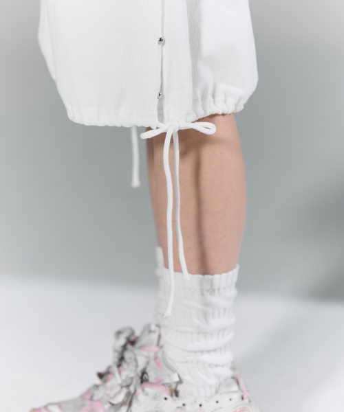 CHERRYQUIRI(チェリーキュリー)の「stud twinkle jogger bermuda pt - white(スウェットパンツ・レディース・その他・FREE)」の3枚目の写真