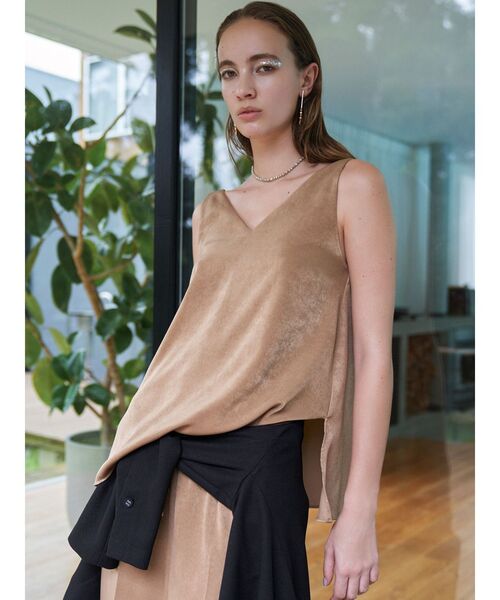 ELENDEEK（エレンディーク）の「サテンフレアキャミソール（キャミソール・レディース・オフホワイト/ブラック/キャメル・FREE）」の3枚目の写真