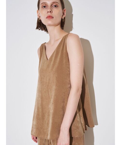 ELENDEEK（エレンディーク）の「サテンフレアキャミソール（キャミソール・レディース・オフホワイト/ブラック/キャメル・FREE）」の6枚目の写真