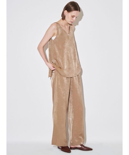 ELENDEEK（エレンディーク）の「サテンフレアキャミソール（キャミソール・レディース・オフホワイト/ブラック/キャメル・FREE）」の11枚目の写真