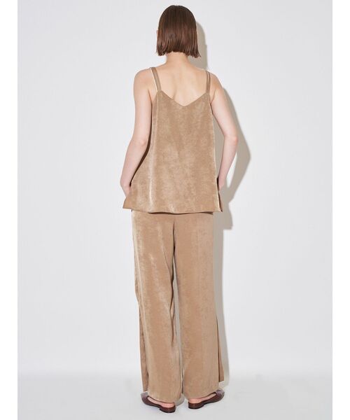 ELENDEEK（エレンディーク）の「サテンフレアキャミソール（キャミソール・レディース・オフホワイト/ブラック/キャメル・FREE）」の12枚目の写真