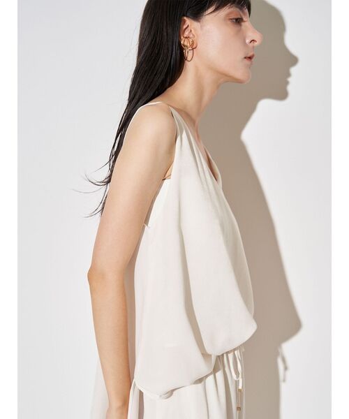 ELENDEEK（エレンディーク）の「サテンフレアキャミソール（キャミソール・レディース・オフホワイト/ブラック/キャメル・FREE）」の15枚目の写真