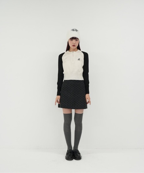 Uenui（ウニュイ）の「【 cunii 】ハーフジップ クロップド ニット トップス 長袖 配色 ラグラン スポーティ 韓国系 体型カバー 春秋 冬 10代 20代（ニット/セーター・レディース・グレー/ブラック・FREE）」の6枚目の写真