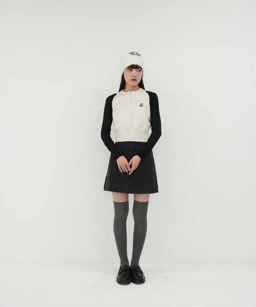 Uenui（ウニュイ）の「【 cunii 】ハーフジップ クロップド ニット トップス 長袖 配色 ラグラン スポーティ 韓国系 体型カバー 春秋 冬 10代 20代（ニット/セーター・レディース・グレー/ブラック・FREE）」の7枚目の写真