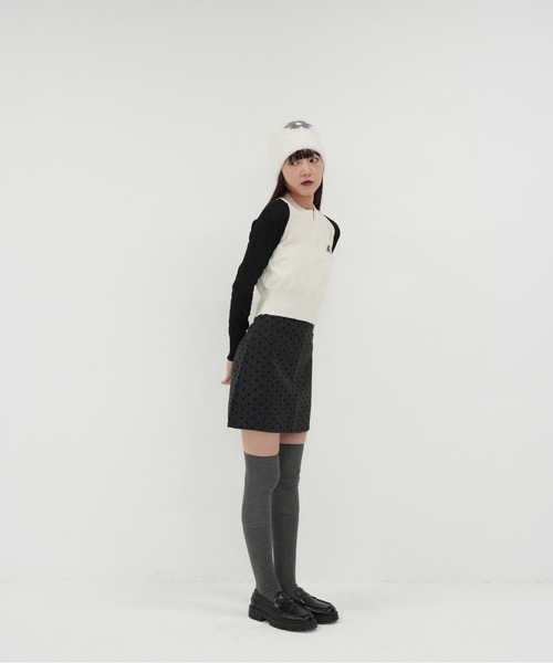 Uenui（ウニュイ）の「【 cunii 】ハーフジップ クロップド ニット トップス 長袖 配色 ラグラン スポーティ 韓国系 体型カバー 春秋 冬 10代 20代（ニット/セーター・レディース・グレー/ブラック・FREE）」の15枚目の写真