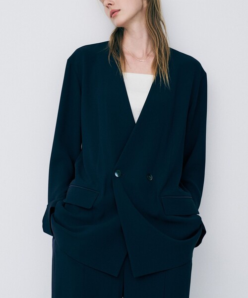 uncrave(アンクレイヴ)の「バックサテンジョーゼット ノーカラージャケット(ノーカラージャケット・レディース・ベージュ系/ブラック系/ネイビー系・1)」の5枚目の写真