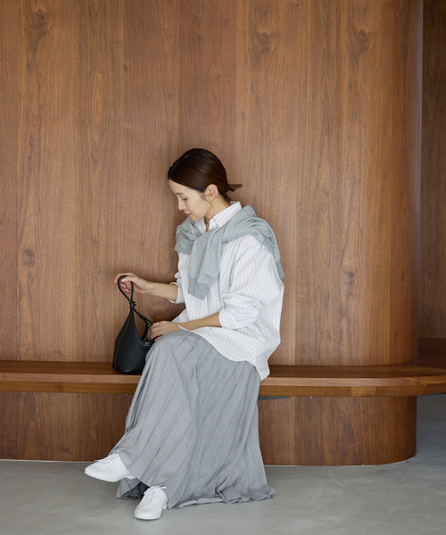 IENA（イエナ）の「T/C プレーンシャツ（シャツ/ブラウス・レディース・ホワイト/ピンク/ブルー・FREE）」の17枚目の写真