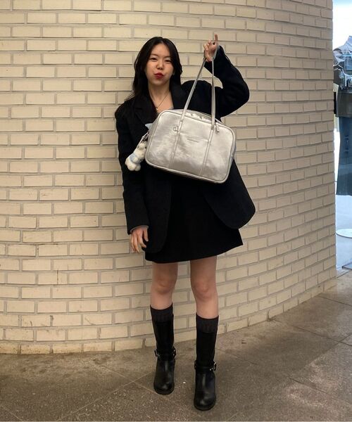 ROIDESROIS（ロワデロワ）の「バゲットレザー スクエアトートショルダーバッグ (シルバー)（ショルダーバッグ・レディース・その他・FREE）」の3枚目の写真